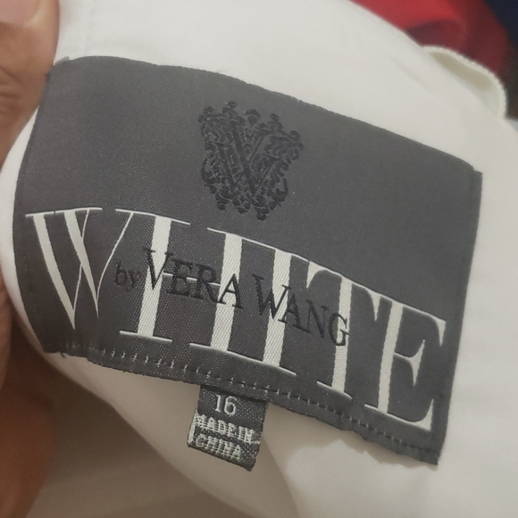 Vera Wang wedding dress - Picture 4 of 4